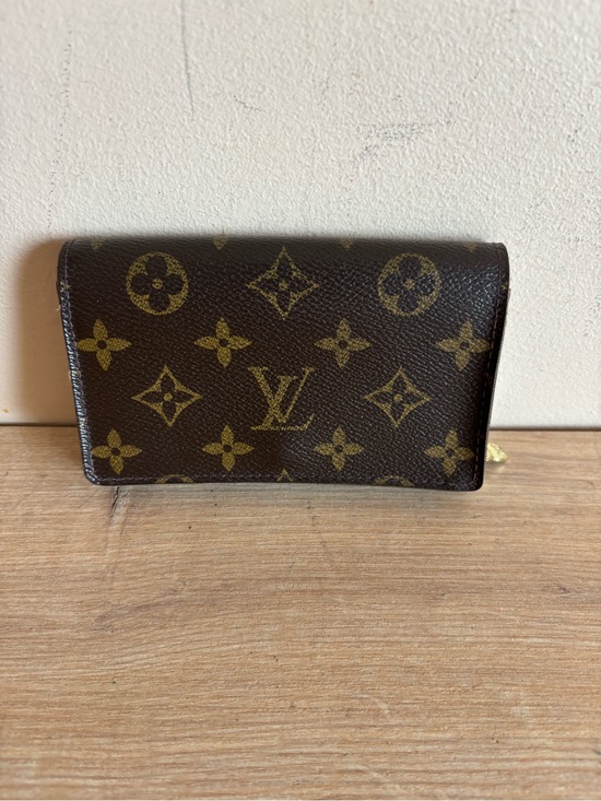 Louis Vuitton Handbags - Authentic Louis Vuitton monogram zippy wallet